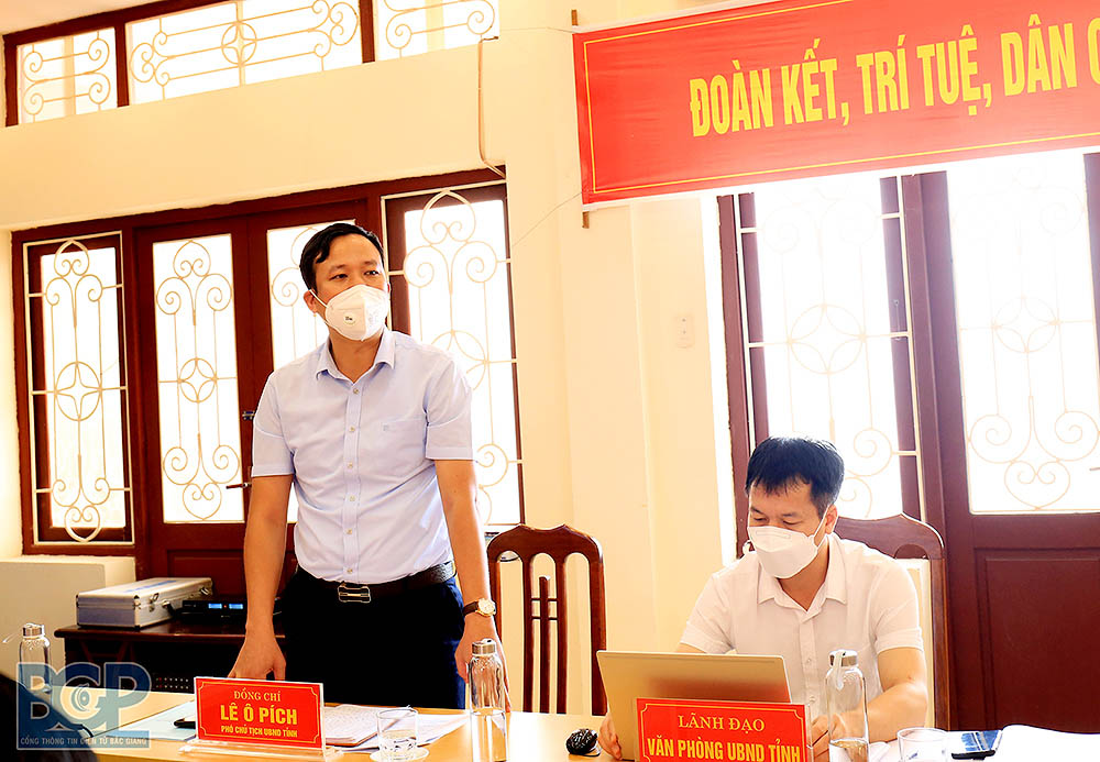 Phó Chủ tịch UBND tỉnh Lê Ô Pích phát biểu tại buổi làm việc. Ảnh: BGP/Dương Thủy.
