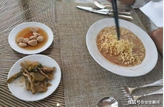 Vì sao tỷ phú Jack Ma ăn trưa tinh giản, chỉ có mì xào và tỏi? - Ảnh 2.