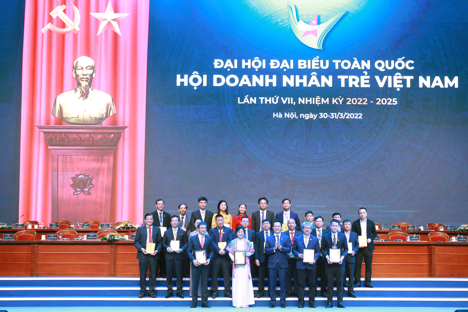 Nhân dịp này, Thường trực Hội doanh nhân trẻ Việt Nam đã được đón nhận Huân chương Lao động hạng Ba vì những đóng góp tích cực, cống hiến không ngừng của các cấp Hội trong nhiệm kỳ qua