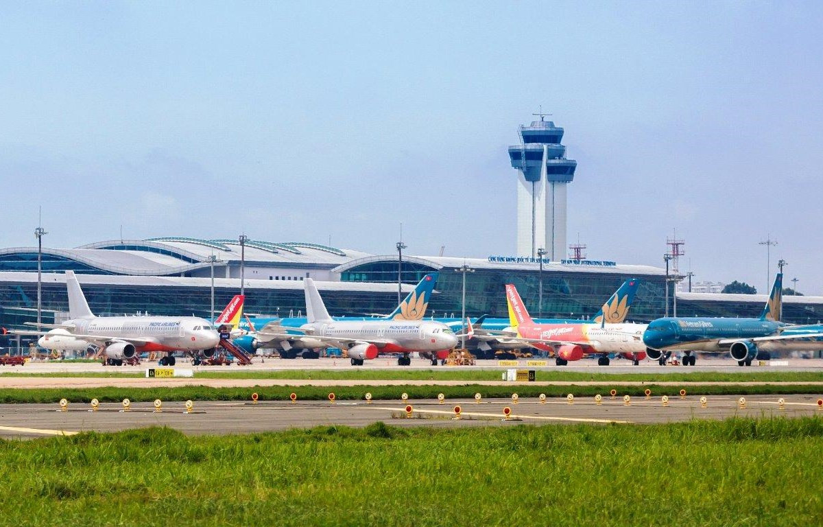 áy bay của các hãng hàng không tại sân bay Tân Sơn Nhất. (Ảnh: CTV/Vietnam+)
