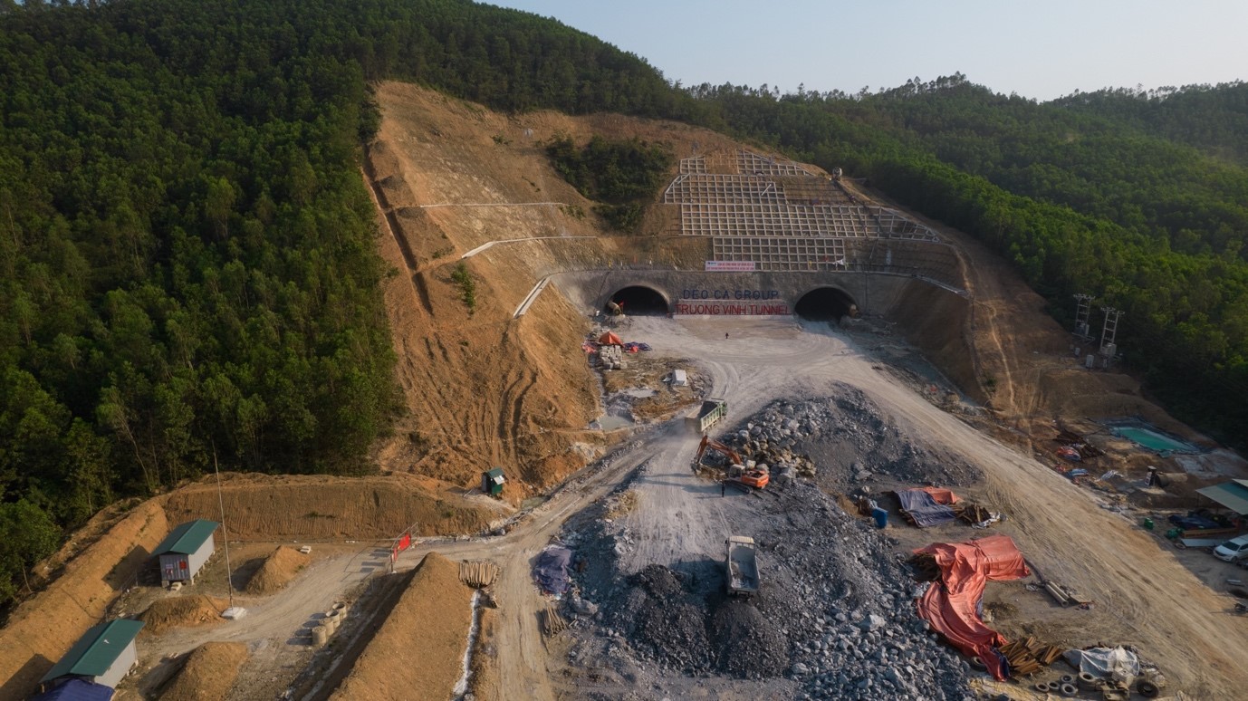 HHV thi công hầm Trường Vinh thuộc Dự án Dự án xây dựng tuyến đường cao tốc Bắc - Nam phía Đông đoạn Nghi Sơn - Diễn Châu.