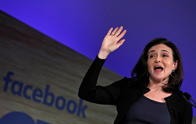 Trước khi từ bỏ vai trò COO, nữ tướng Sheryl Sandberg đã bán hơn 75% cổ phiếu Facebook  - Ảnh 2.