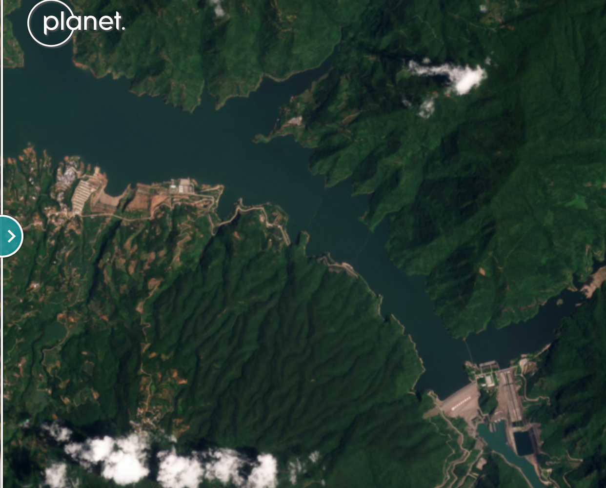 Nước sông Mê Kông thấp hơn bình thường 1,5 m, cửa sông lại vượt báo động 3 - ảnh 1