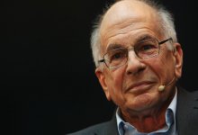  Lời khuyên của người đoạt giải Nobel Daniel Kahneman: Đừng bao giờ tin vào trực giác của mình, trừ khi bạn nói "Có" được với 3 câu hỏi 