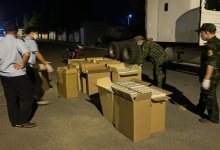 Lực lượng chống dịch trên biên giới Tây Ninh bắt giữ vụ buôn lậu 10.000 gói thuốc lá ngoại