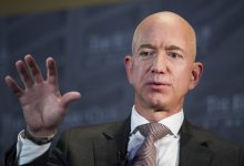 Tỷ phú Jeff Bezos lấy lại ngôi vị người giàu nhất thế giới