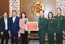 Phó Bí thư Thường trực Thành ủy Nguyễn Thị Tuyến thăm Bệnh viện Trung ương Quân đội 108 